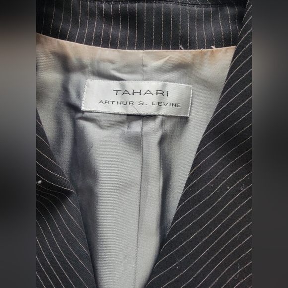 2 pc Tahari pin striped pant suit for women. Size 14. - Picture 5 of 13